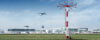 Flughafen Antenne mit Flugzeug und Flughafen im Hintergrund